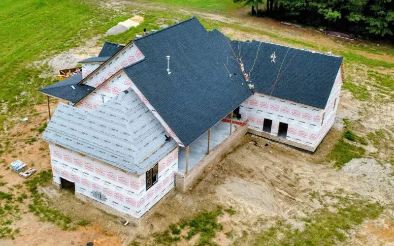 Seamless gutter installation